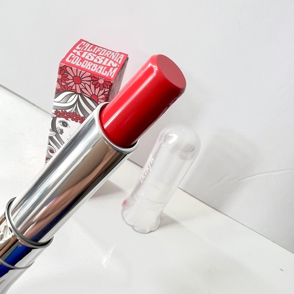 Benefit Cosmetics California Kissin Moisturizing Lip Balm Shade 00 Cherry. - Picture 2 of 3